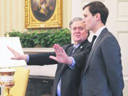 En el medio de la confusión, Trump y Bannon siguen ejecutando una especie de truco de magia que ha monopolizado el discurso mediático. AP / ARCHIVO