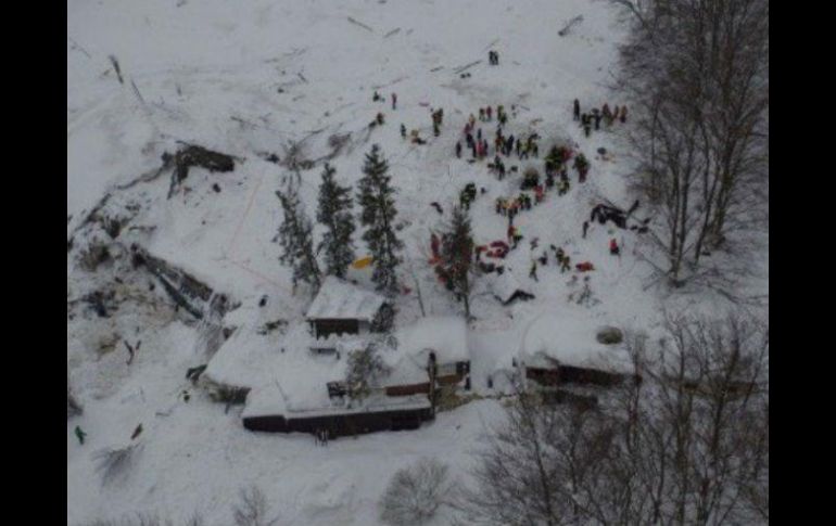 Las carreteras de la zona se encuentran bloqueadas tras dos días de nevadas, lo que dificulta los trabajos de rescate. TWITTER / @Northnews