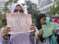Comunidades musulmanes organizaron protestas en diversos países, lo que contribuyó a que el decreto se suspendiera. EFE / J. Favre