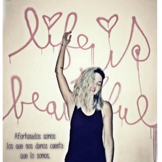 Bárbara Mori promueve mensaje de amor