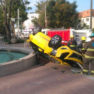 Volcadura de taxi en avenida Chapultepec deja dos lesionados