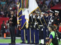 Luke Bryan fue el encargado de interpretar 'Star Spangled Banner', himno nacional de EU. AFP / Elsa