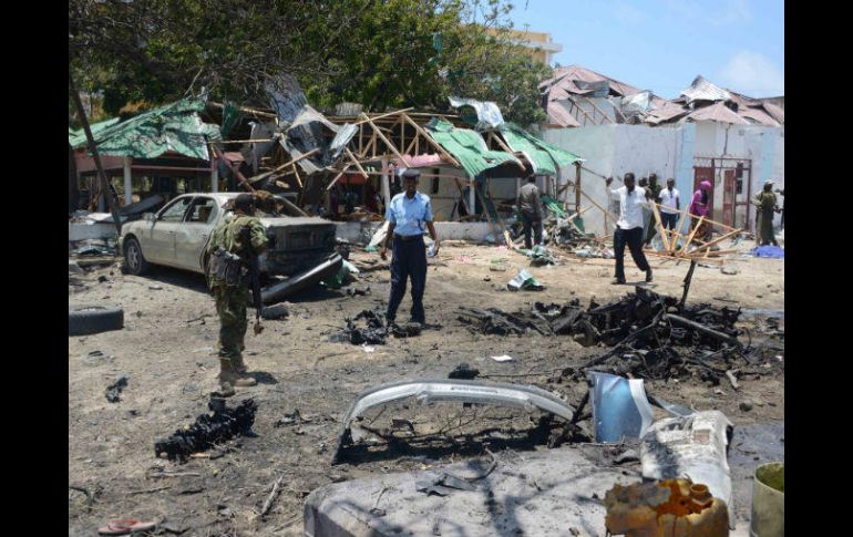 Amenazados por un peligro real de balas y bombas, los pobladores de Mogadiscio encaran cada día con una esperanza de normalidad. AFP / ARCHIVO