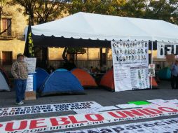 Son montadas 12 casas de campaña en las que los manifestantes rolaban turnos para dormir mientras otros permanecían alerta. EL INFORMADOR / R. Bobadilla