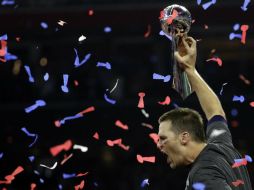 Tom Brady lideró el mayor rally de la victoria en la historia del Super Bowl. AP / E. Gay