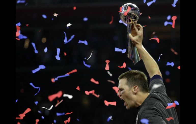 Tom Brady lideró el mayor rally de la victoria en la historia del Super Bowl. AP / E. Gay