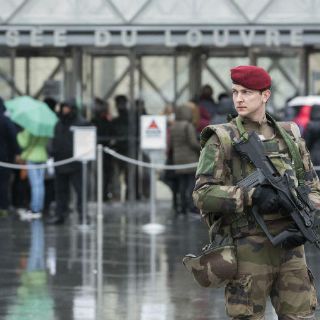 El agresor del Louvre confirma su identidad
