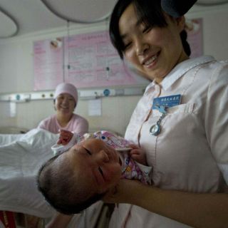 Nace niño gestado con embrión congelado hace 16 años