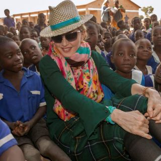 Madonna recibe autorización para adoptar otros dos niños