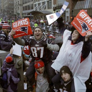 Patriotas inician desfile de la victoria