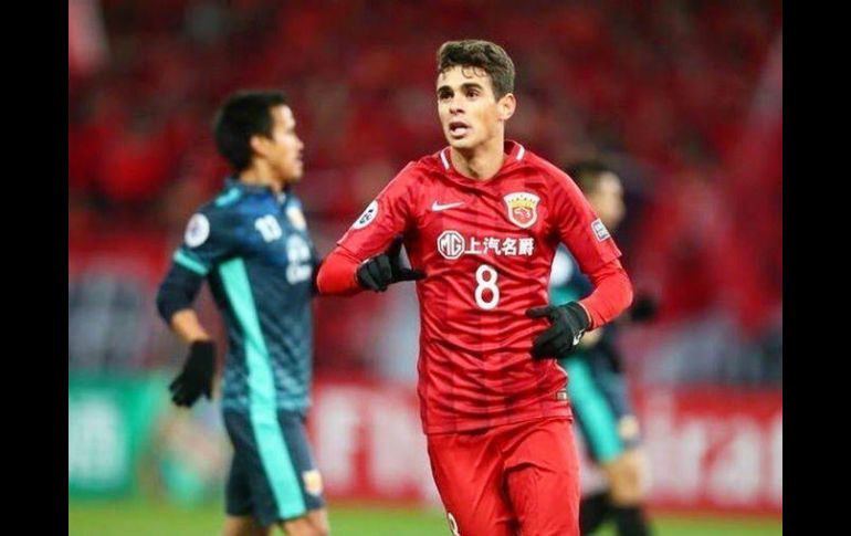 El equipo chino, dirigido por el técnico portugués André Villas-Boas, logró así la victoria en el primer partido oficial del jugador. TWITTER / @oscar8
