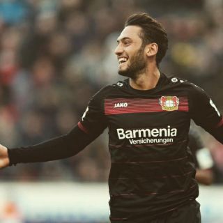Calhanoglu no cobrará su sueldo durante suspensión