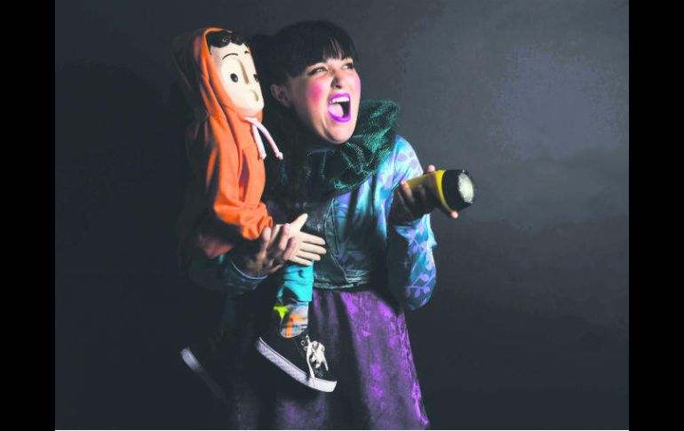 Diversión. El elenco utiliza la técnica clown, donde se exageran los movimientos y gestos de una manera cómica. ESPECIAL /