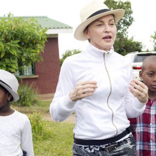 Madonna enfrenta preguntas incómodas en proceso de adopción