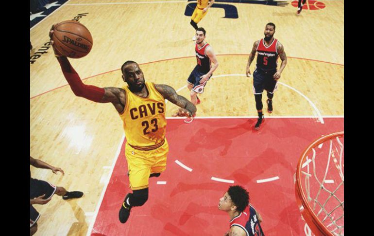 El jugador se suma a otros deportistas que manifiestan su desacuerdo con las medidas del ahora Presidente. TWITTER / @cavs