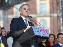 Cruz azul es un equipo capitalino y queremos que siga aquí jugando en la Ciudad de México y lo seguiremos apoyando,  manifestó Mancera. TWITTER / @ManceraMiguelMX