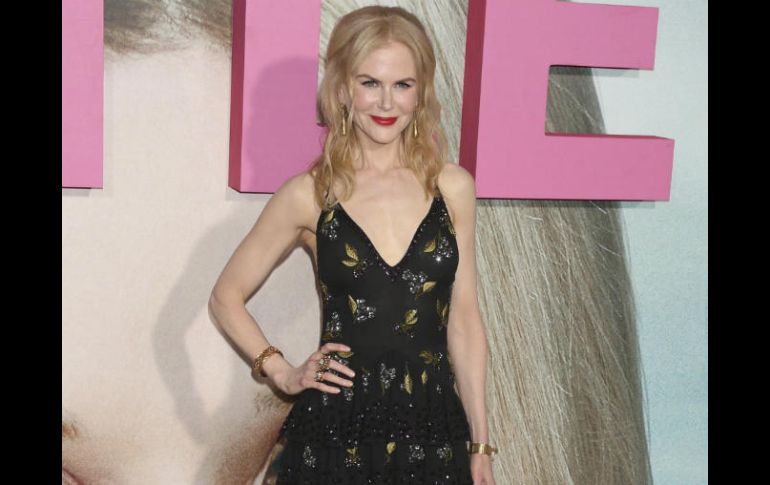 Nicole Kidman lució un vestido que dejó al descubierto sus delgados brazos y piernas. EFE / J. Morrison