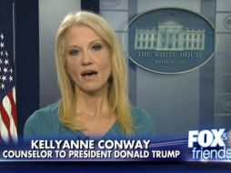 Conway invitó durante una entrevista a un programa de noticias a adquirir vestimenta de Ivanka Trump. AP / Fox News