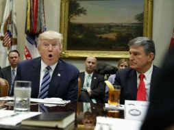 Manchin mantuvo su versión en el sentido de que Trump mostró interés en la propuesta de reforma migratoria del 2013. AP / E. Vucci