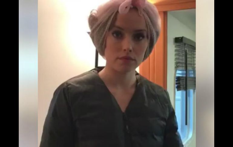 Josh Gad ha compartido en su cuenta de Facebook varios videos en los que interroga a Daisy Ridley. FACEBOOK / @joshgad