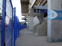 La escalera 9 del inmueble presenta poco espacio de amortiguamiento. EL INFORMADOR /