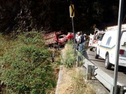 Ocurre sobre la curva conocida como La Calera, en la carretera Federal 80 Guadalajara - Barra de Navidad. ESPECIAL / UEPCBJ