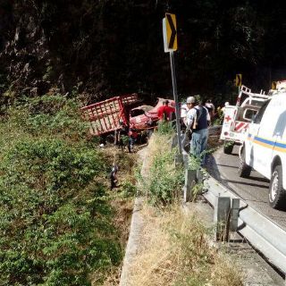 Volcadura en Casimiro Castillo deja ocho fallecidos