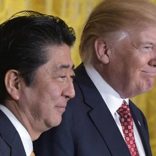 Japón y EU trabajan en un 'nuevo marco económico conjunto': Abe