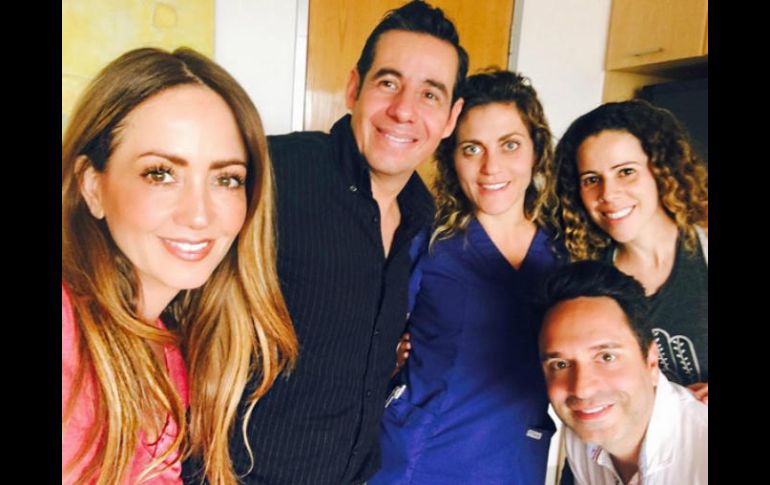 Andrea Legarreta compartió imágenes junto a familiares y amigos que la visitaron al hospital. INSTAGRAM / andrealegarreta