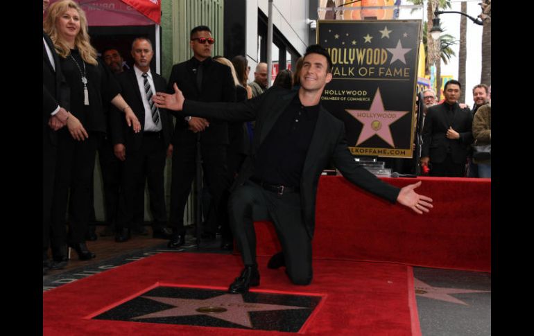 Adam Levine desveló su estrella en el célebre Paseo de la Fama de Hollywood en Los Ángeles. AFP / M. Ralston