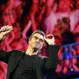 Revelan llamada de emergencia por la muerte de George Michael