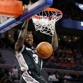 San Antonio 'desviela' a los Pistons