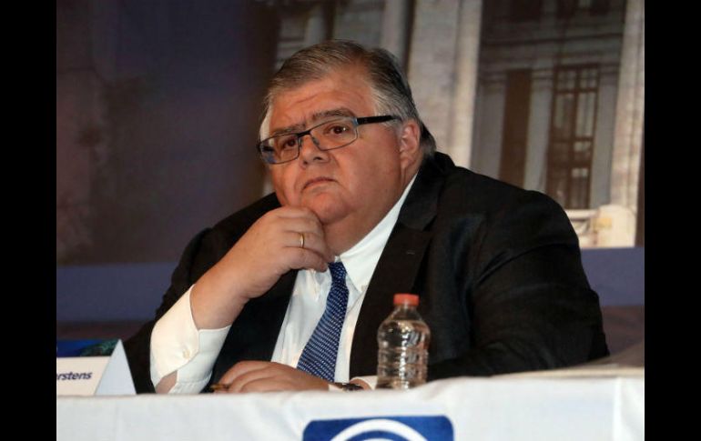 Carstens explicó que el ajuste a las tasas de interés no tendrá una reacción inmediata en los precios. SUN / ARCHIVO