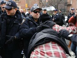 Este viernes activistas denunciaron la detención de cientos de inmigrantes en apenas unas horas en distintas ciudades de EU. AFP / S. Platt