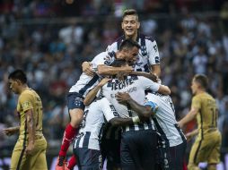Jugadores de Monterrey celebran su triunfo ante Pumas. MEXSPORT / J. Martínez