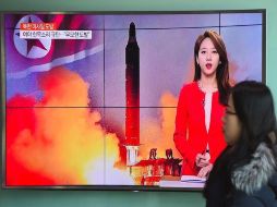 Corea del Norte lanzó hoy sábado un nuevo misil balístico en dirección al Mar del Este. AFP / J. Yeon-JE