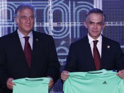 Este domingo se reveló que empresarios de renombre, entre ellos Torruco, asesoran al líder de Morena en su proyecto de nación. SUN / ARCHIVO