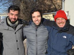 Daniel (c), junto con su hermano Luis Alberto y su padre, viajan de regreso a la Ciudad de México. NTX / ESPECIAL