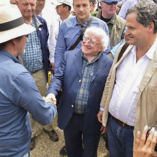 Presidente de Irlanda visitó zona de agrupamiento de las FARC en Colombia
