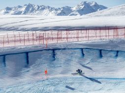 El grupo, compuesto por un guía y ocho esquiadores, se encontraba a una altura de dos mil 100 metros. EFE / G. Ehrenzeller