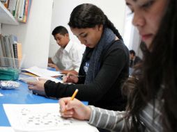 El Diario Oficial de la Federación explicó que el objetivo es promover su permanencia en el sistema educativo. EL INFORMADOR / ARCHIVO