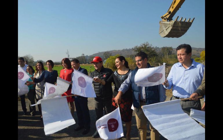 El titular de SIOP, Netzahualcóyotl Ornelas, dio el banderazo para el inicio de las obras. ESPECIAL / SIOP