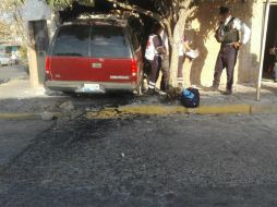 La Fiscalía y el Semefo acudieron al sitio para levantar a los cuerpos y tomar indicios de los hechos. ESPECIAL /