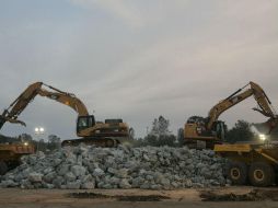 Autoridades están trabajando 24 horas y que vigilan el comportamiento de la presa utilizando drones. AFP / E. Nouvelage