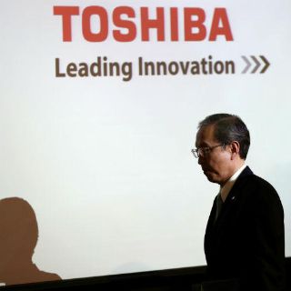 Renuncia el presidente de Toshiba