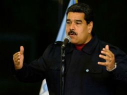 El presidente venezolano Nicolás Maduro retiró en diciembre el billete de 100 bolívares en denuncia a las mafias de Brasil y Colombia. AFP / ARCHIVO