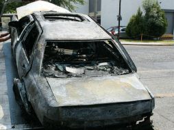 El incendio que dejó cuatro autos destruidos y otros cuatro con daños parciales se reportó en el segundo piso de estacionamientos. EL INFORMADOR / ARCHIVO