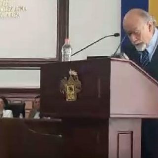 Entregan premio 'Ciudad de Guadalajara' a García Oropeza