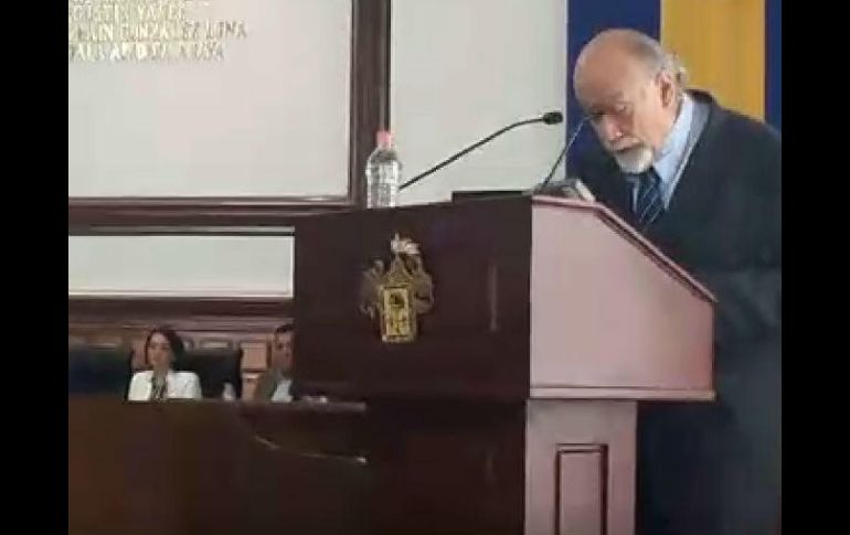 García Oropeza se dice agradecido por recibir el galardón, mismo que indicó, acepta con alegría. TWITTER / @GuadalajaraGob