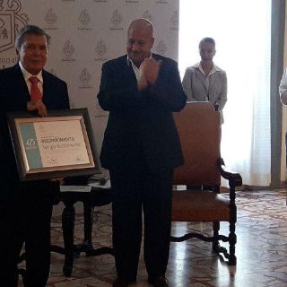 Reconocen trayectoria de Sergio Bustamante